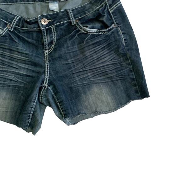 Bongo Women's Size 16W Y2K Mid Rise Relaxed Fit Denim Jean Shorts - Picture 11 of 14